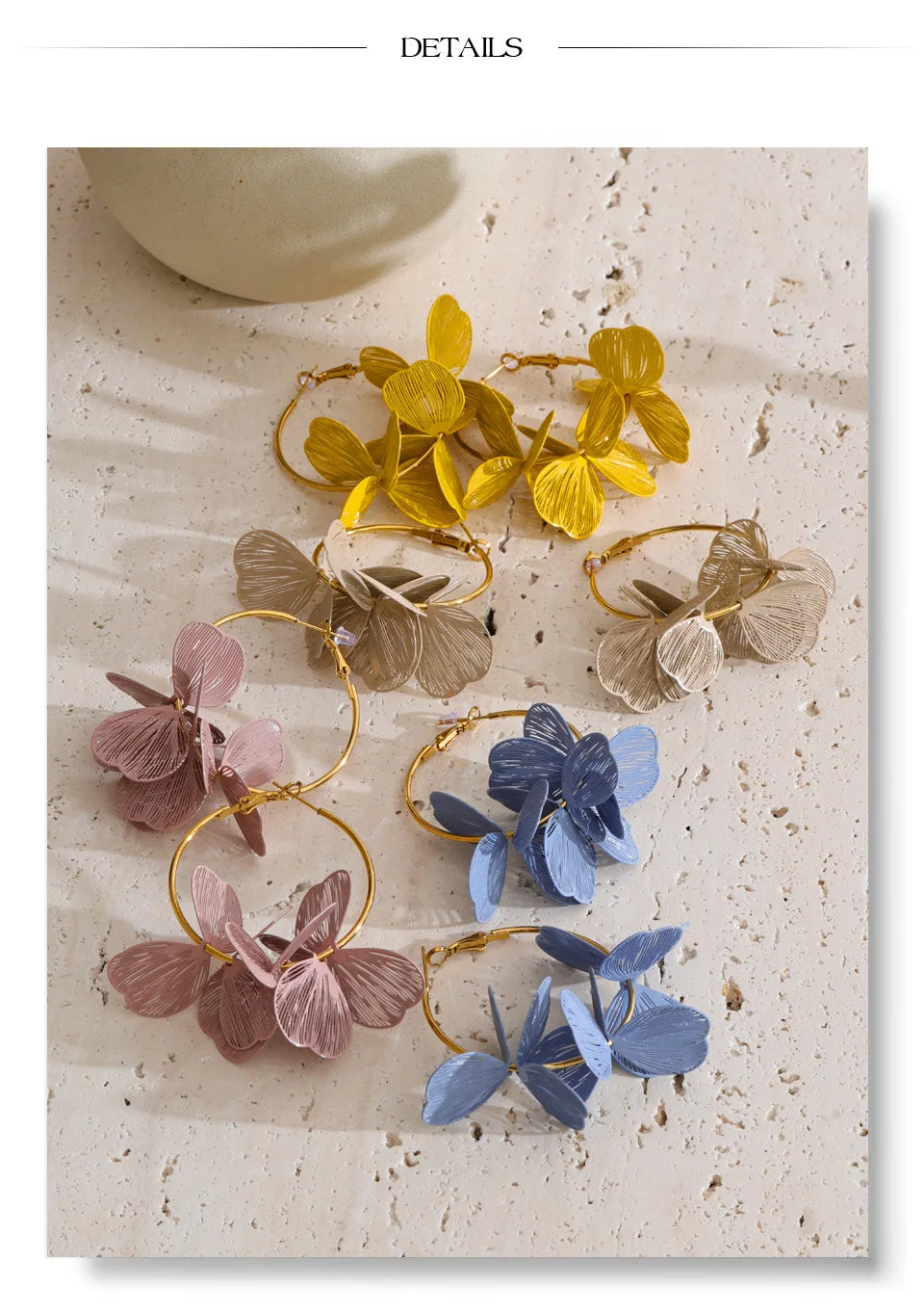Flower earrings in gold-plated stainless steel.