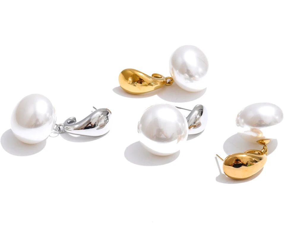 Pearl geometric earrings in gold-plated stainless steel with pearl.
