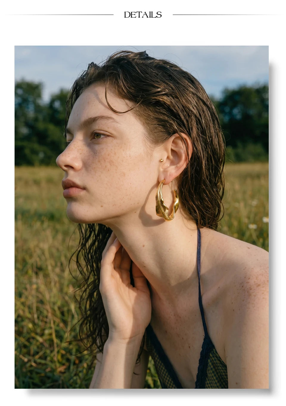 Geometric earrings in gold-plated stainless steel.