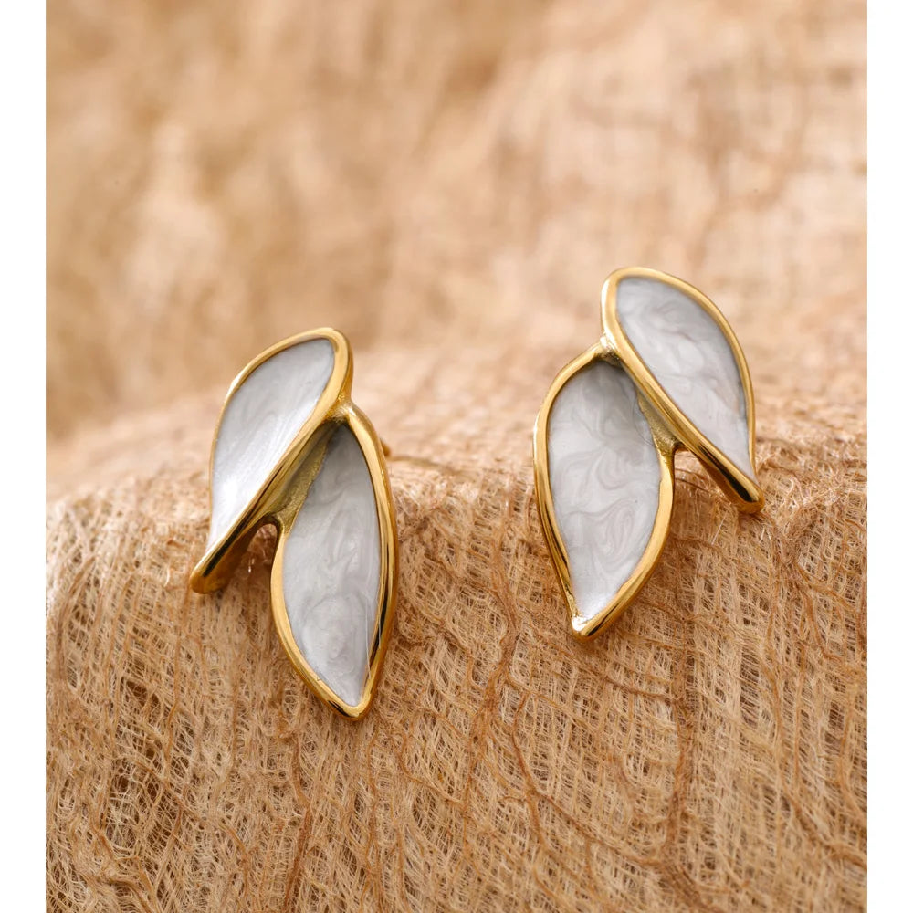 White enamel earrings in gold-plated stainless steel with enamel.