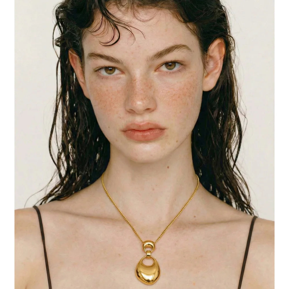 Geometric necklace in gold-plated stainless steel.