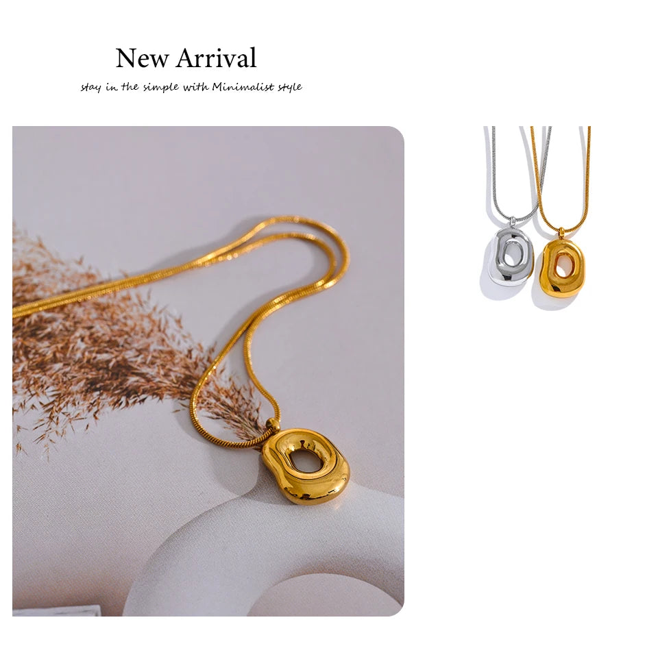 Geometric necklace in gold-plated 316L stainless steel.