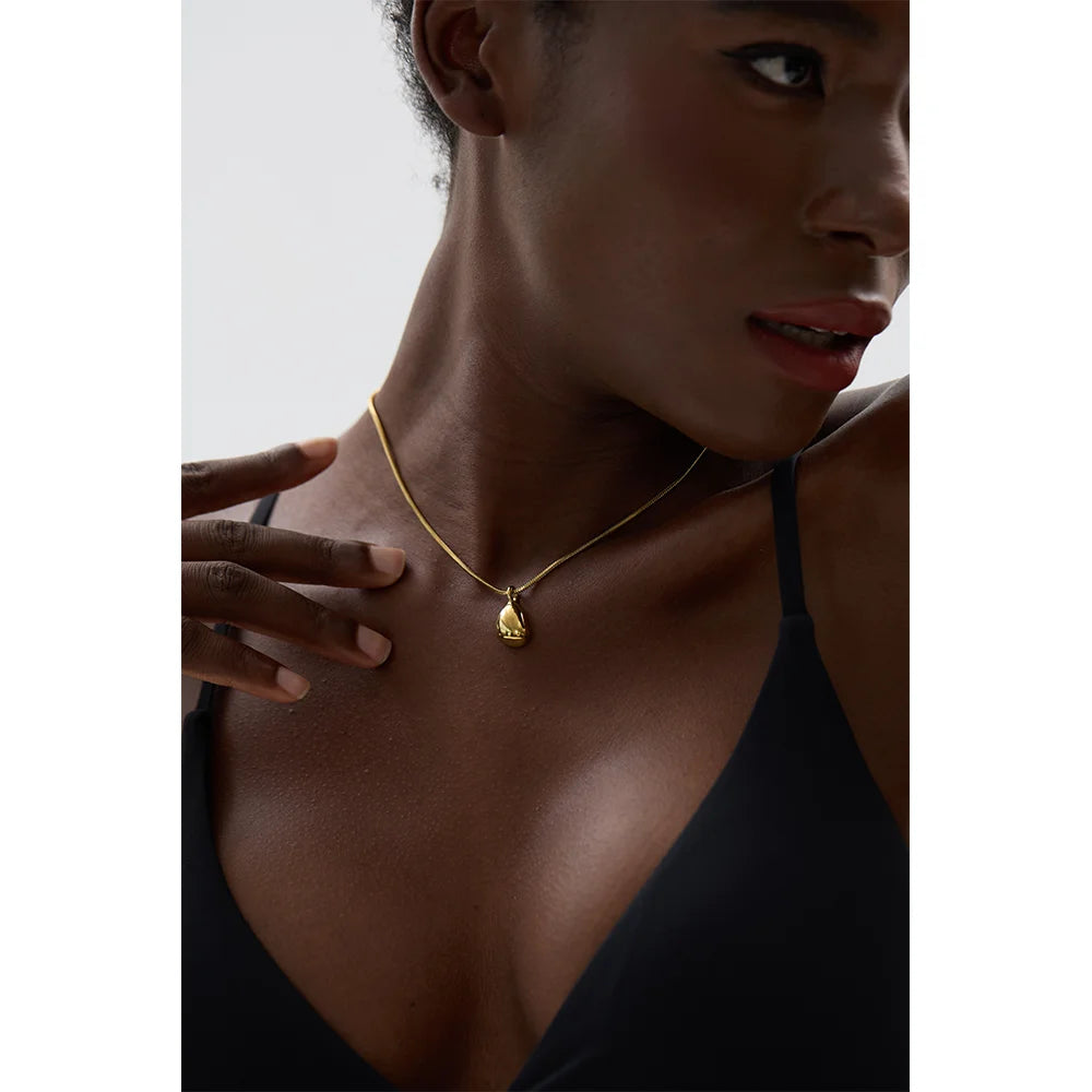 Geometric necklace in gold-plated 316L stainless steel.