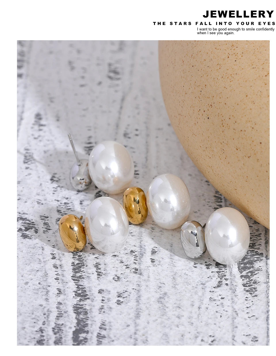 Pearl beaded geometric earrings in gold-plated stainless steel with pearl.
