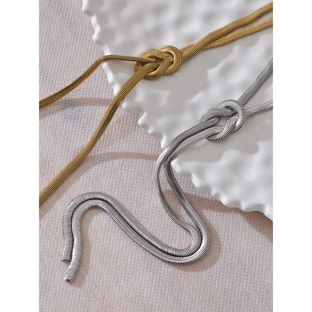 Snake geometric chain necklace in gold-plated stainless steel.