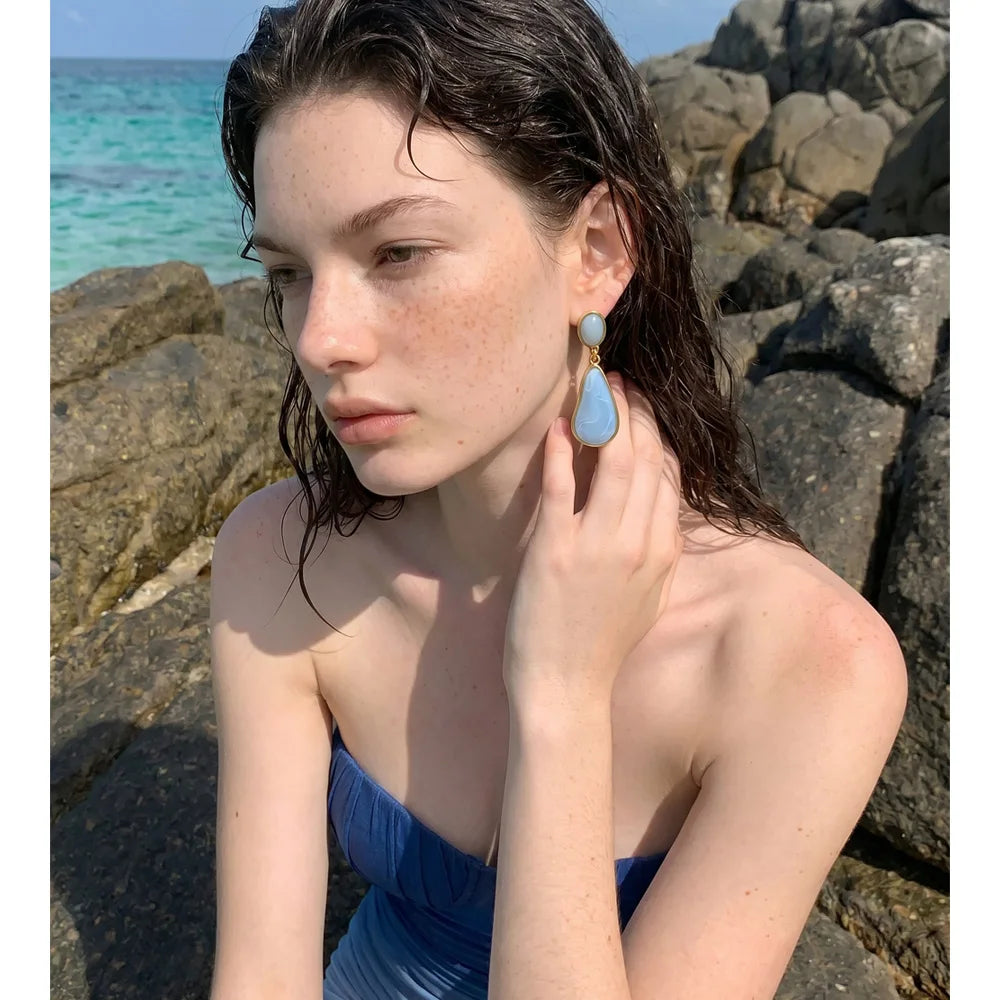 Resin acrylic geometric earrings in gold-plated stainless steel with resin and acrylic.