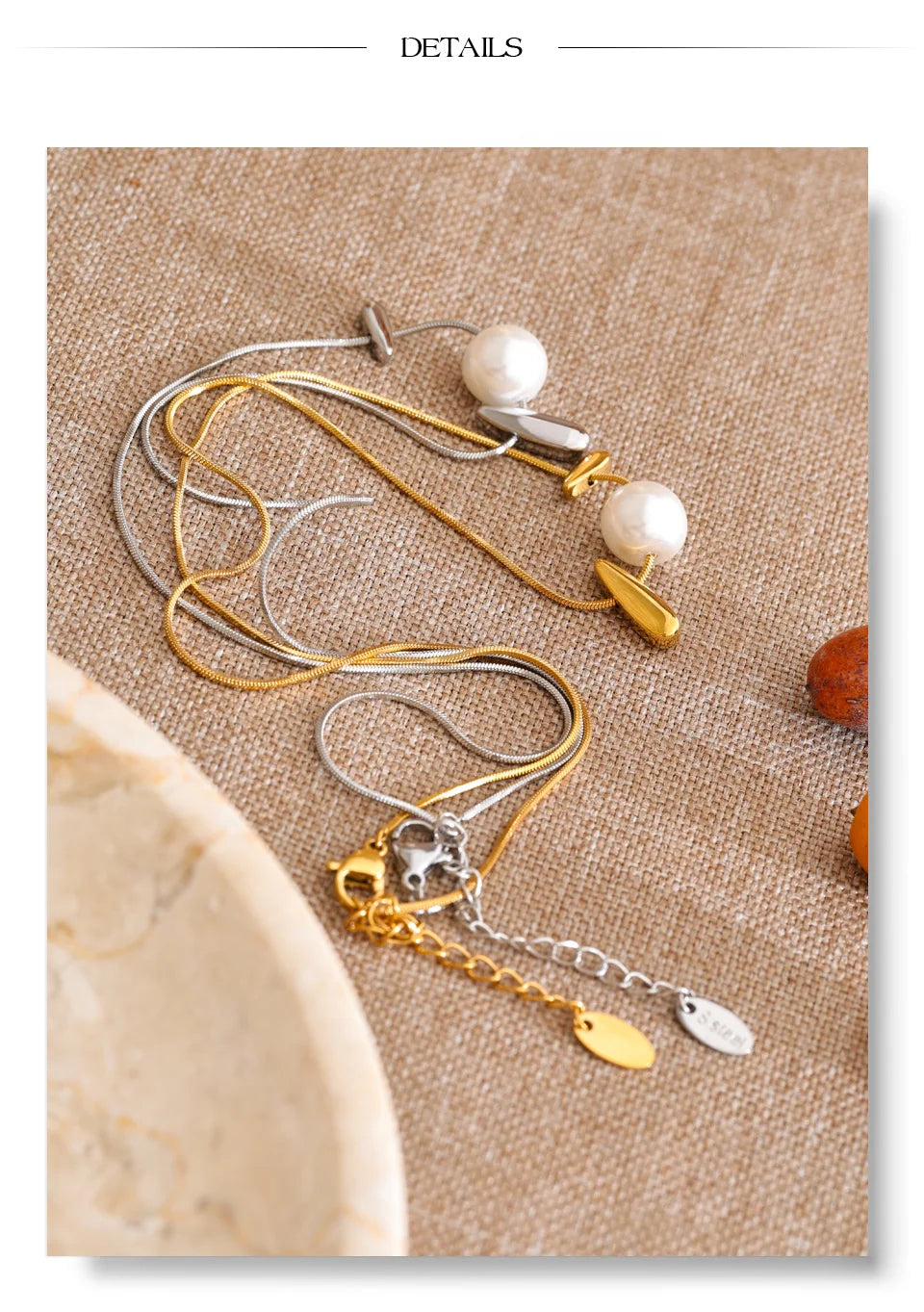 Pearl geometric necklace in gold-plated stainless steel with pearl.