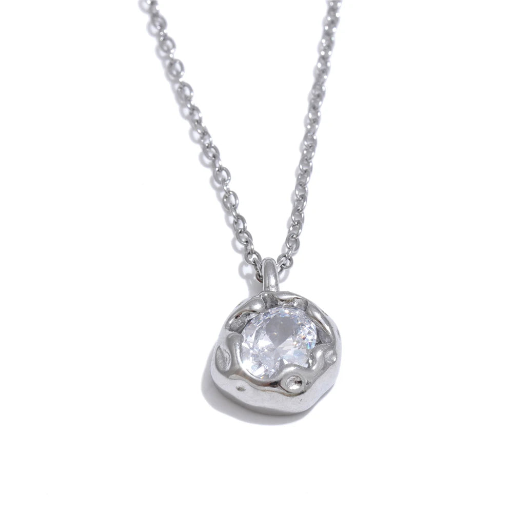 Cubic zirconia geometric necklace in gold-plated stainless steel with cubic zirconia.