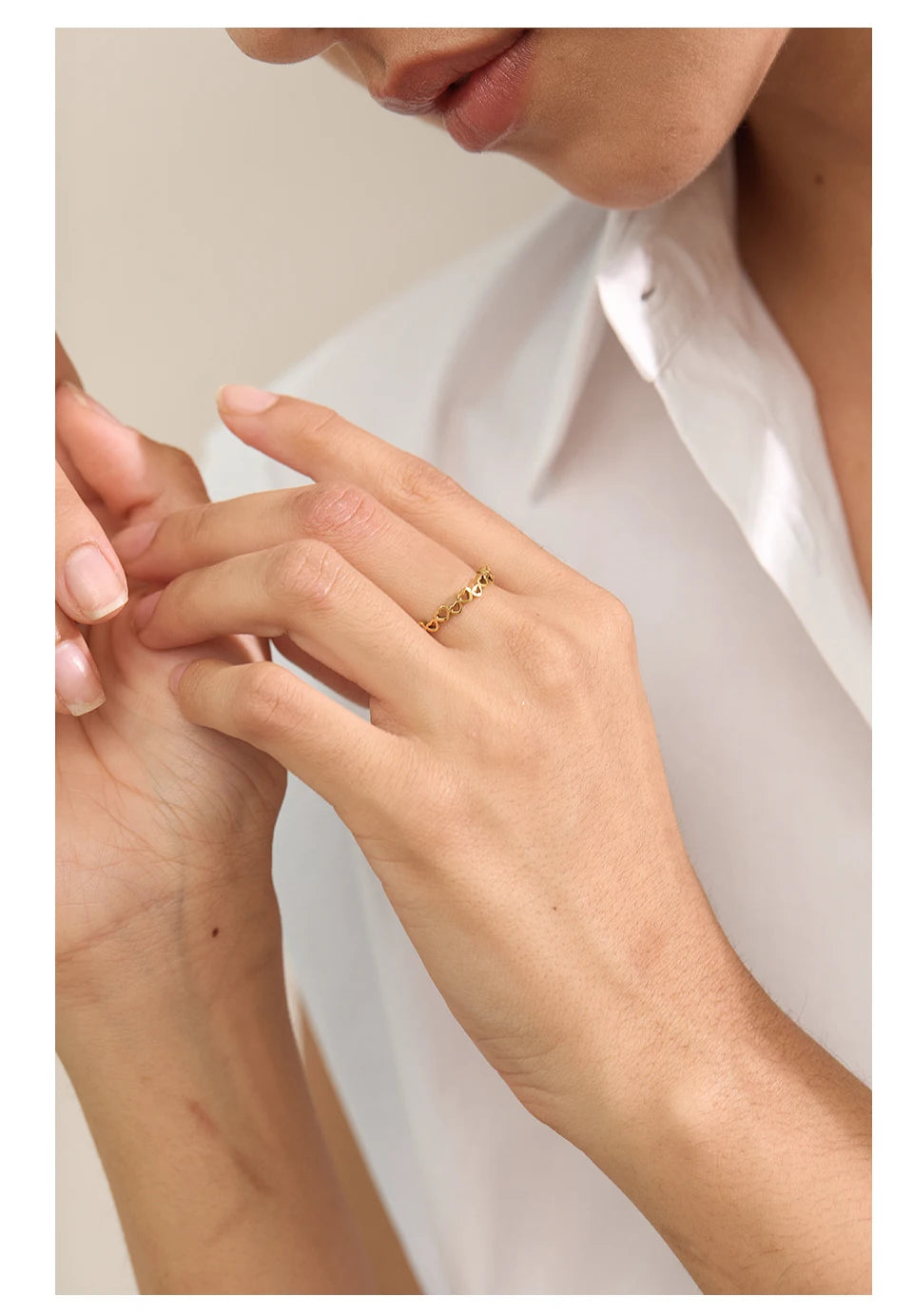 Heart minimalist ring in 18K gold-plated stainless steel.