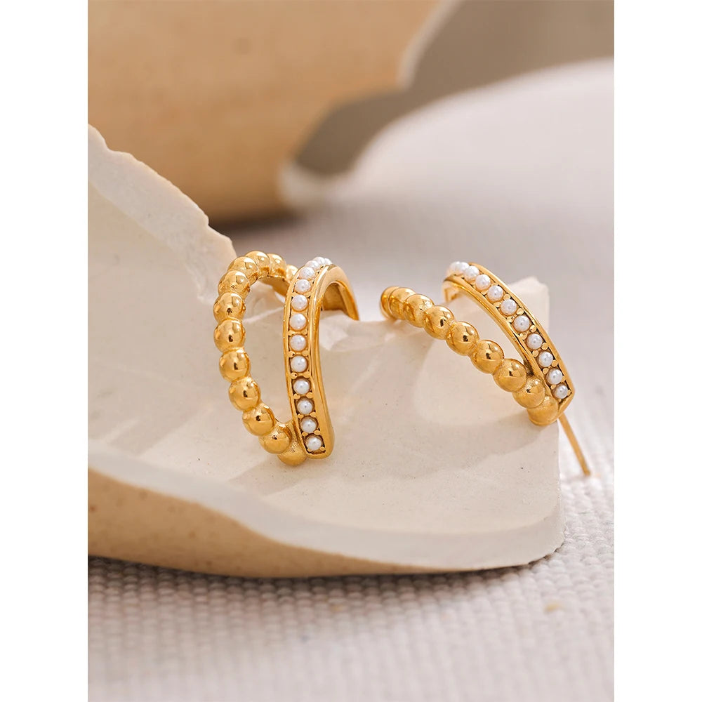 Pearl vintage geometric earrings in 18K gold-plated stainless steel with pearl.
