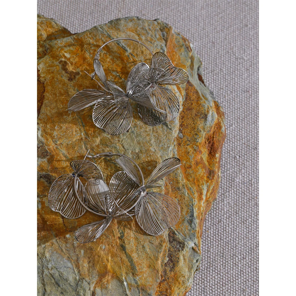 Flower geometric earrings in gold-plated stainless steel.
