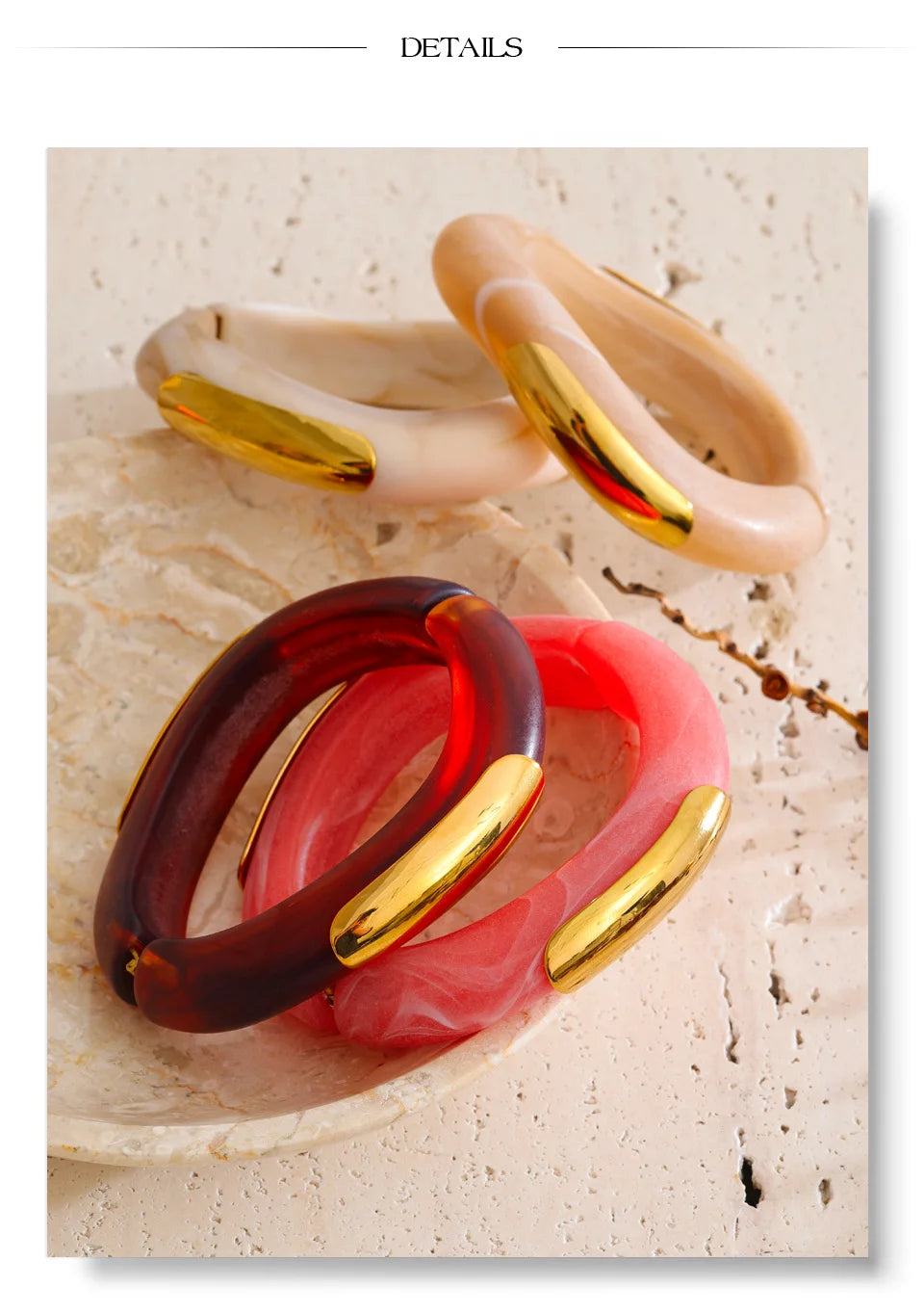 Resin acrylic multi-color bracelet in gold-plated stainless steel with resin and acrylic.