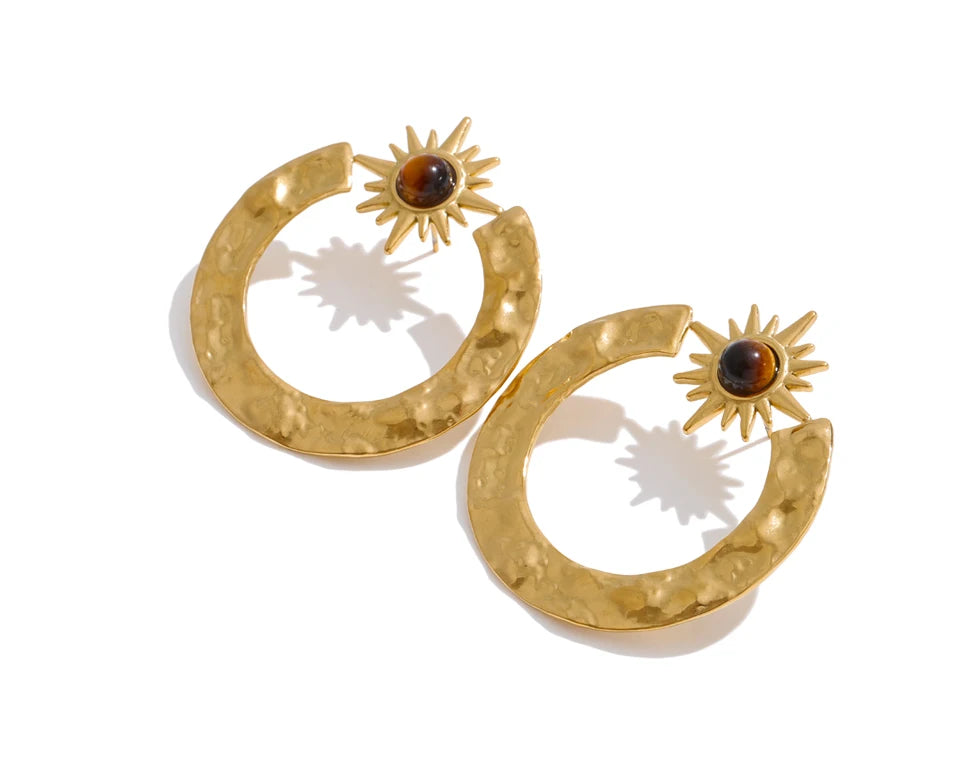 Natural stone star geometric earrings in gold-plated stainless steel with natural stone.