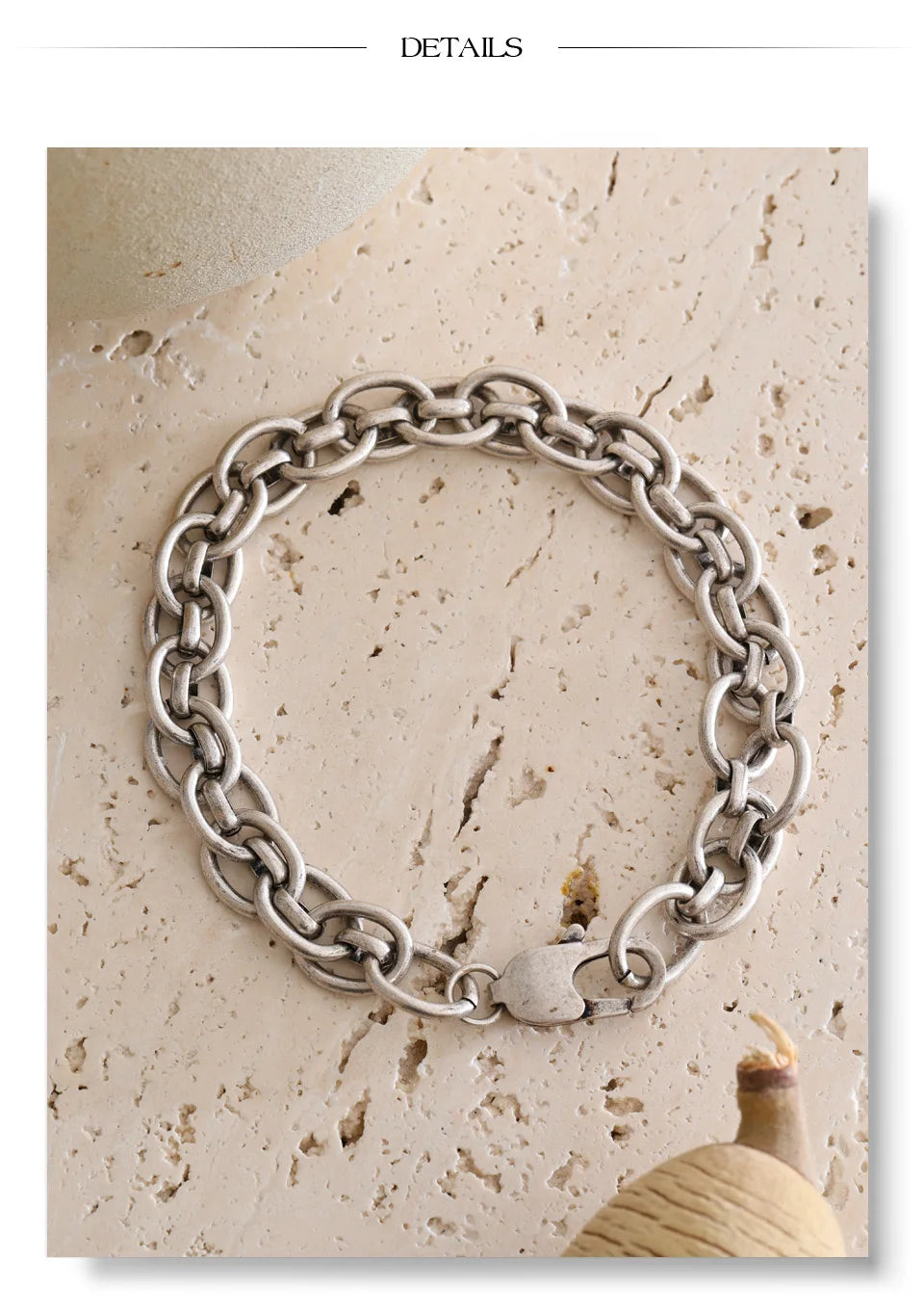 Vintage geometric chain necklace in gold-plated stainless steel.
