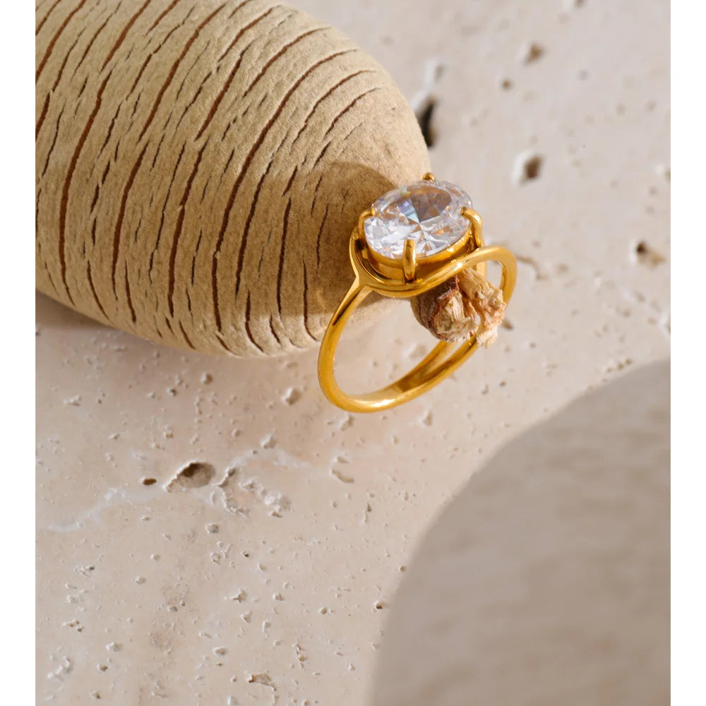Cubic zirconia geometric ring in 18K gold-plated stainless steel with cubic zirconia.