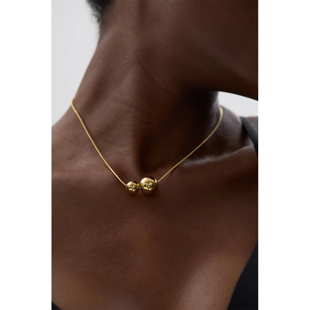 Beaded geometric necklace in gold-plated stainless steel.