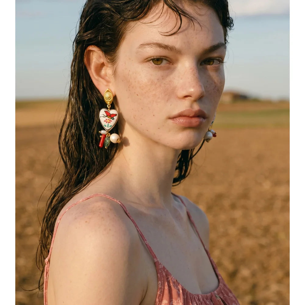Pearl natural stone heart earrings in gold-plated stainless steel with pearl and natural stone.