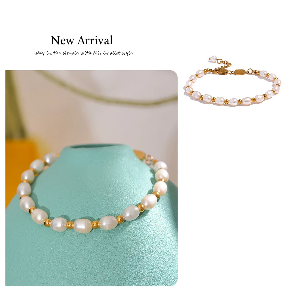 Freshwater pearl geometric bracelet in gold-plated stainless steel with freshwater pearl.