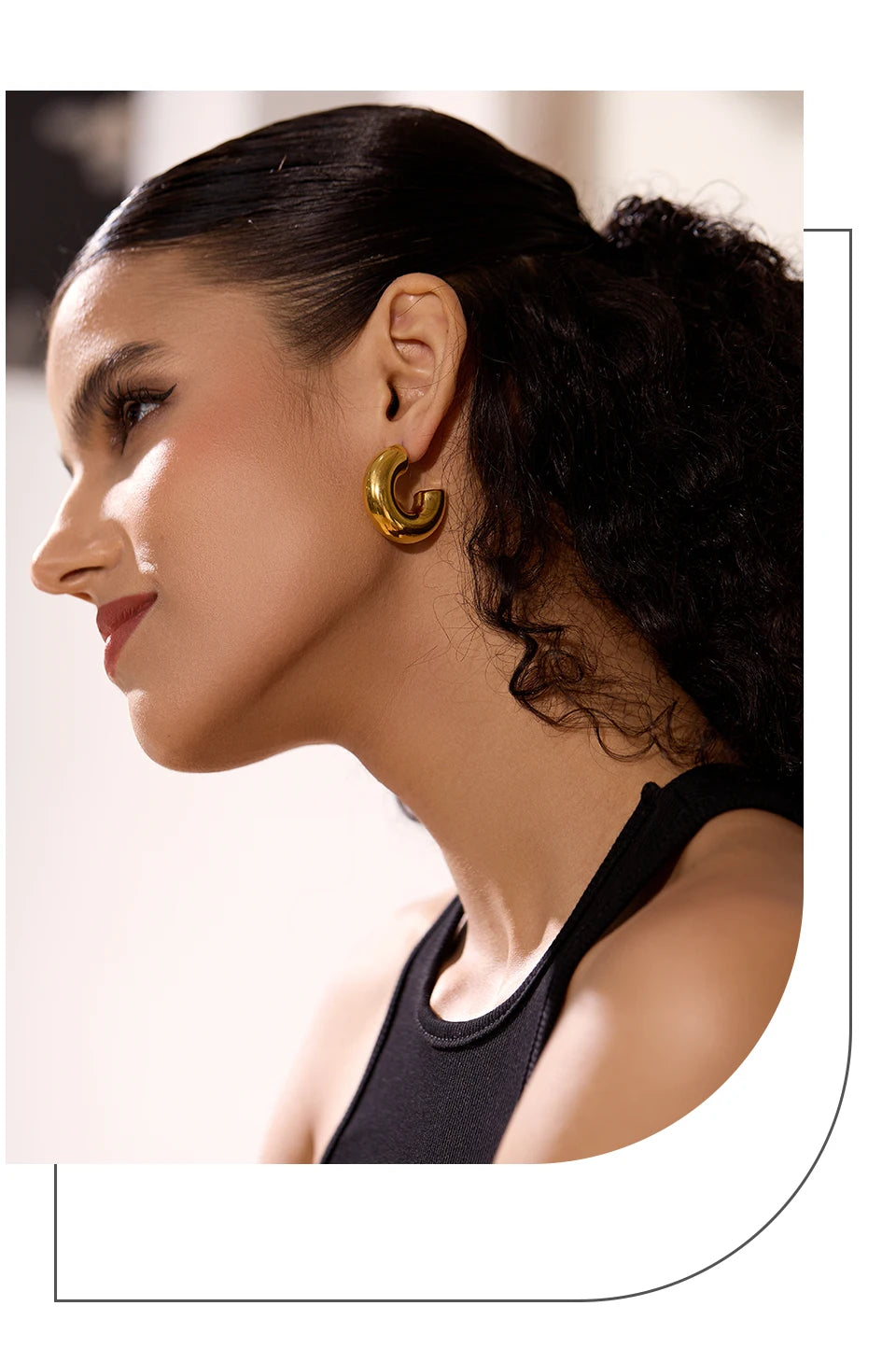 Geometric earrings in gold-plated stainless steel.
