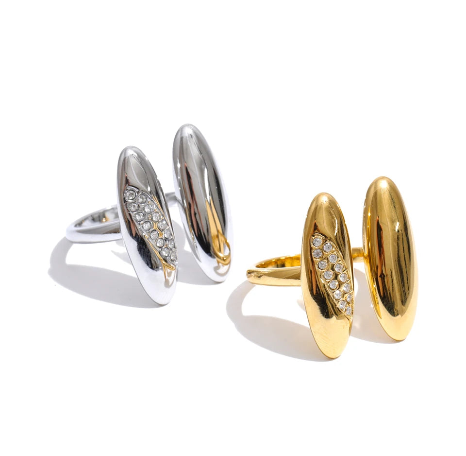 Cubic zirconia geometric ring in 18K gold-plated stainless steel with cubic zirconia.