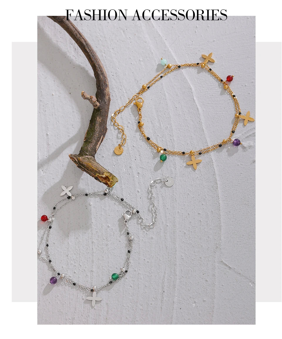 Natural stone flower beaded necklace in gold-plated stainless steel with natural stone.