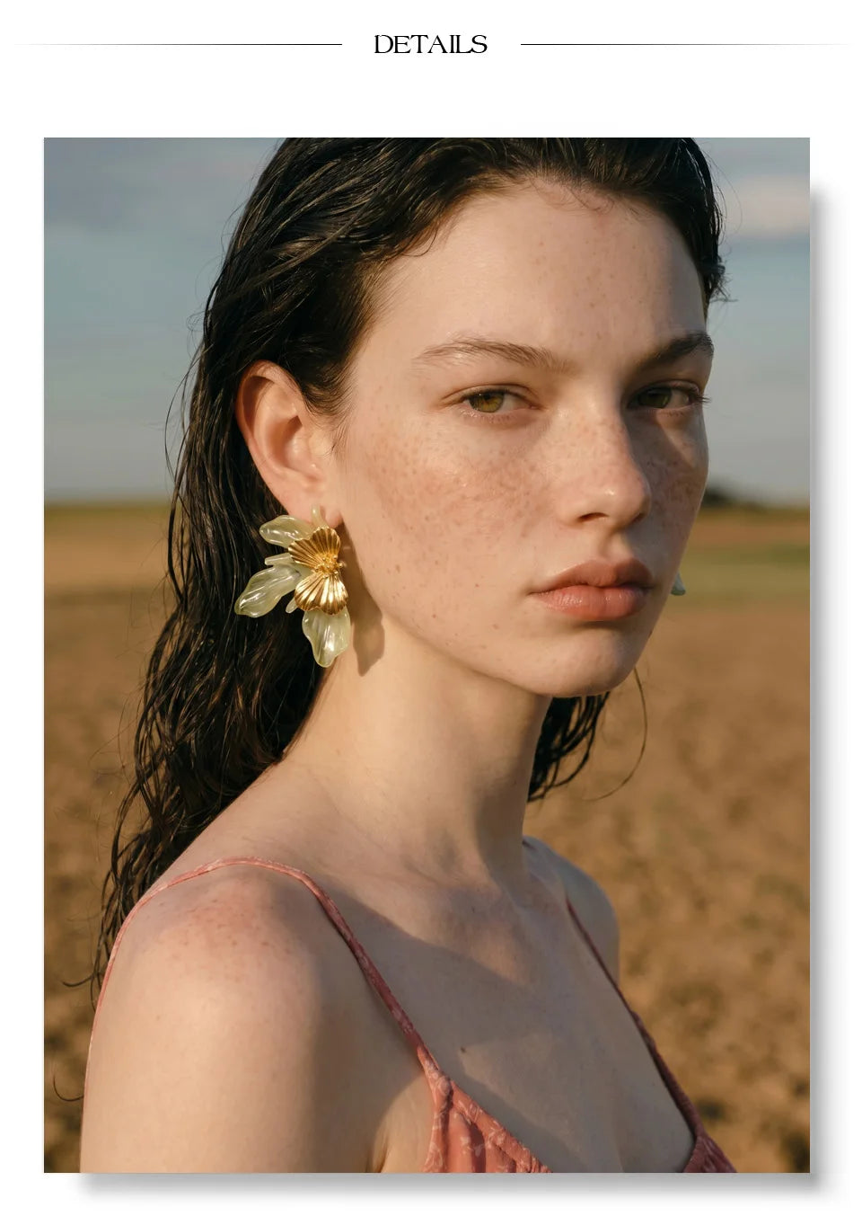 Resin acrylic earrings in gold-plated stainless steel with resin and acrylic.