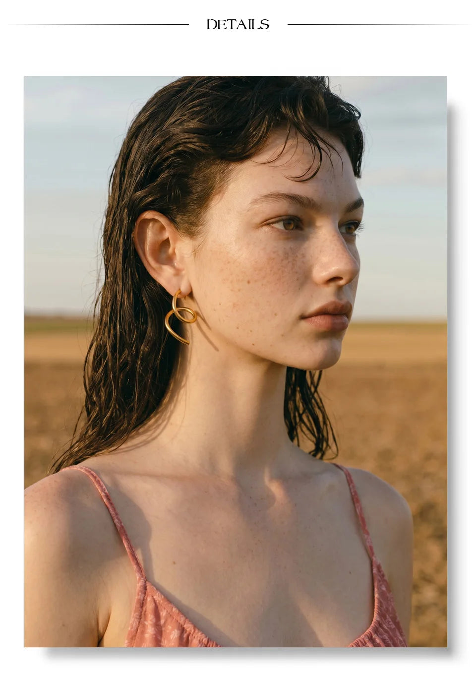 Geometric earrings in gold-plated stainless steel.