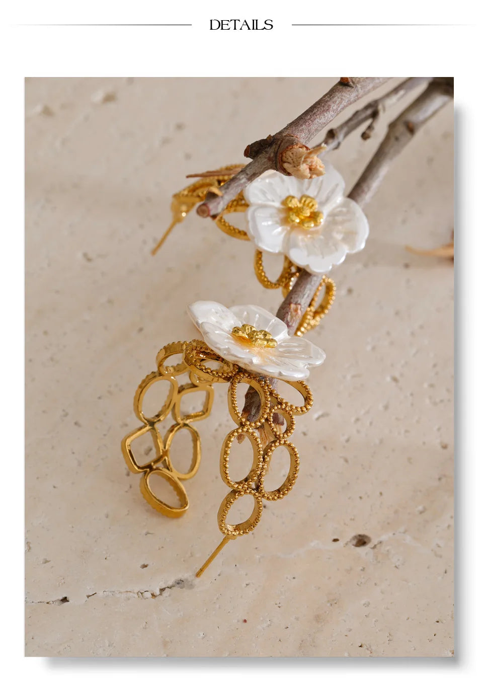 Resin flower earrings in gold-plated stainless steel with resin.