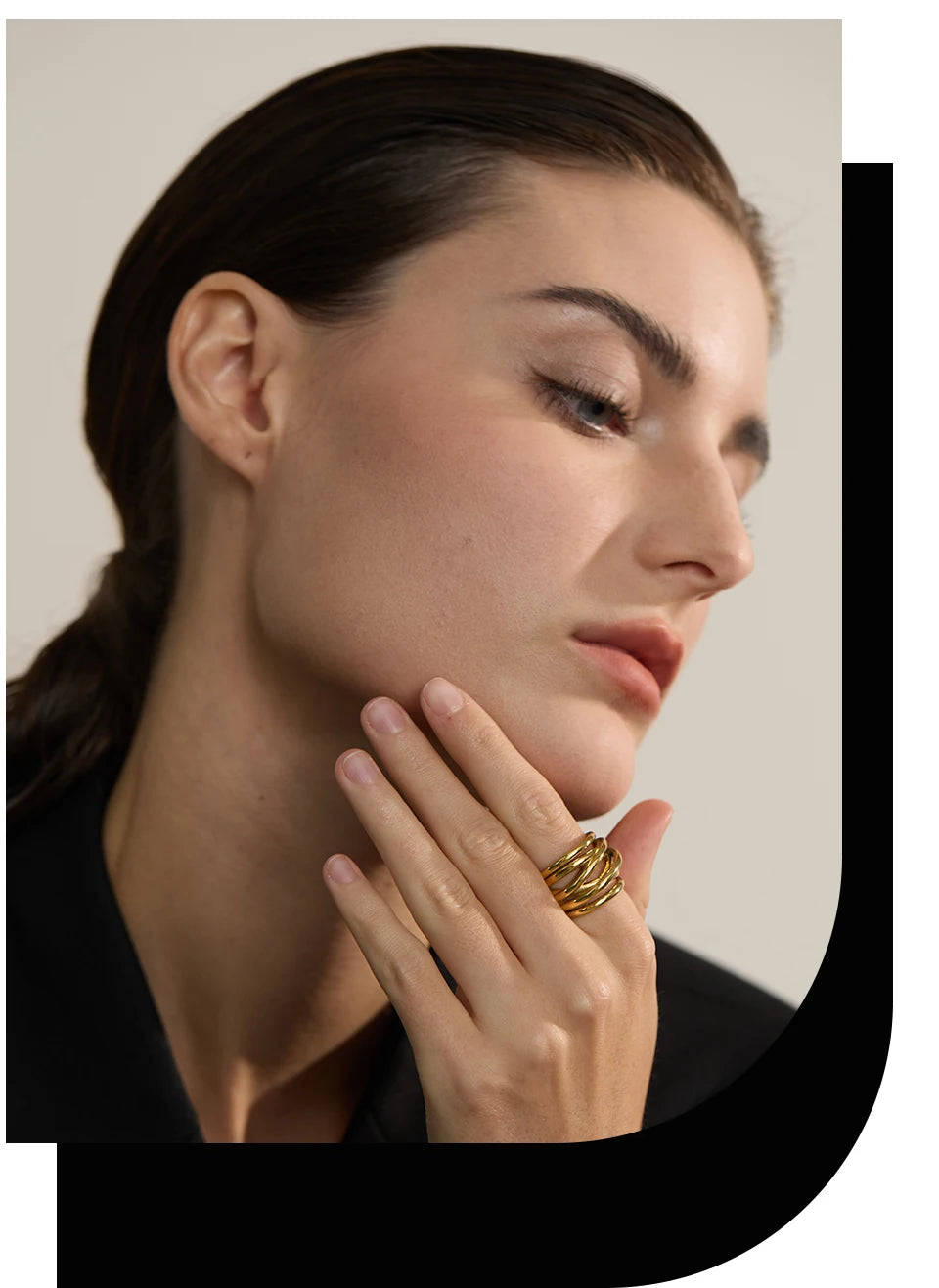 Geometric ring in 18K gold-plated stainless steel.