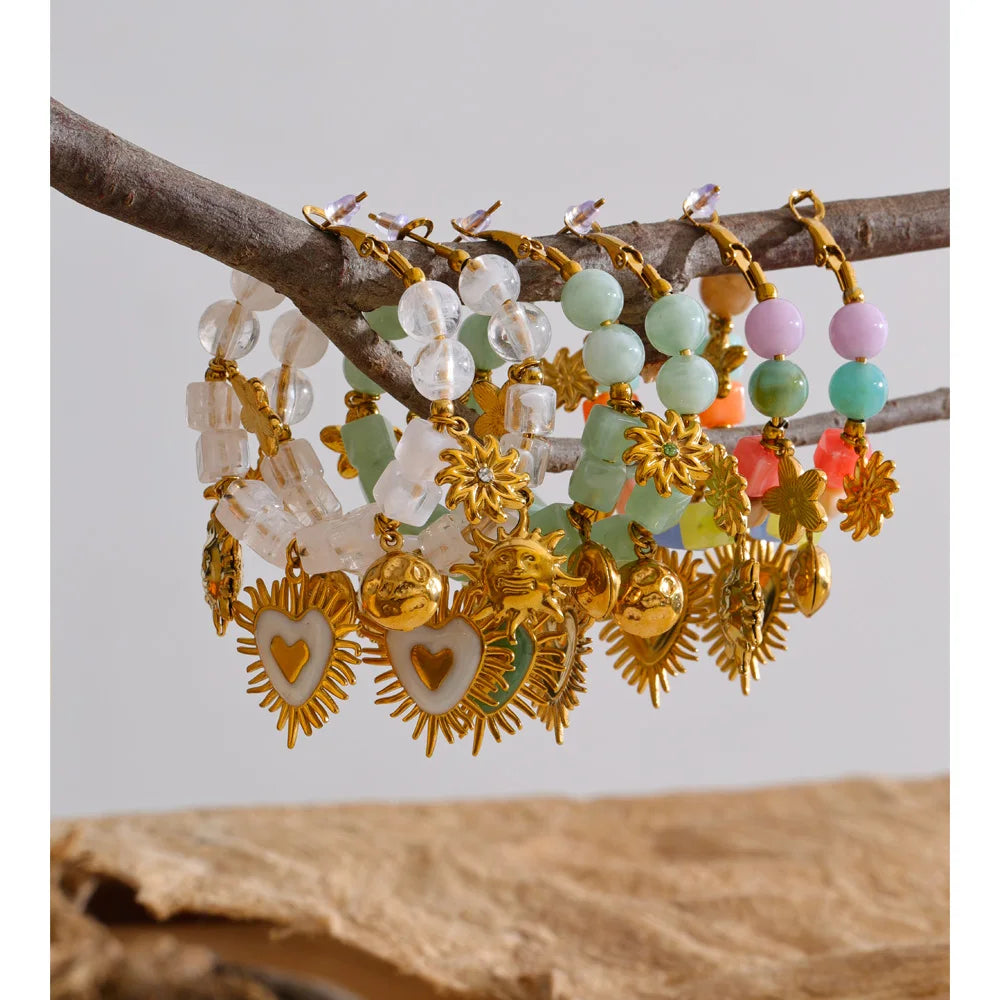 Resin acrylic heart earrings in gold-plated stainless steel with resin and acrylic.