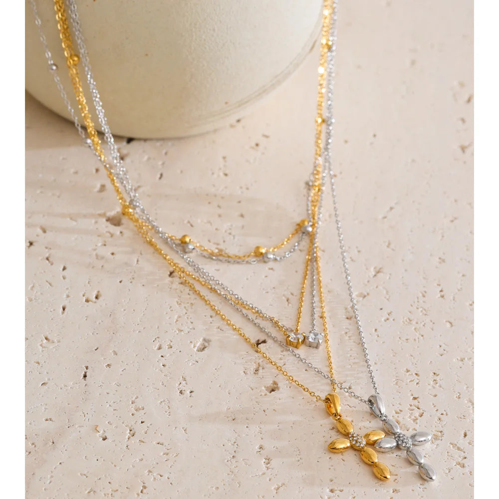 Cubic zirconia cross chain necklace in gold-plated stainless steel with cubic zirconia.