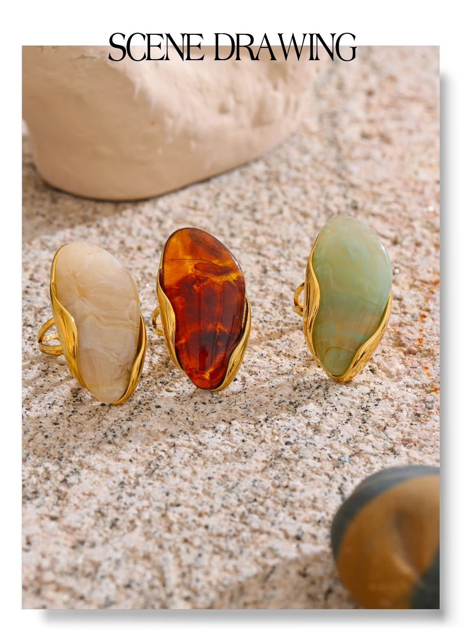 Green resin geometric ring in 18K gold-plated stainless steel with resin.