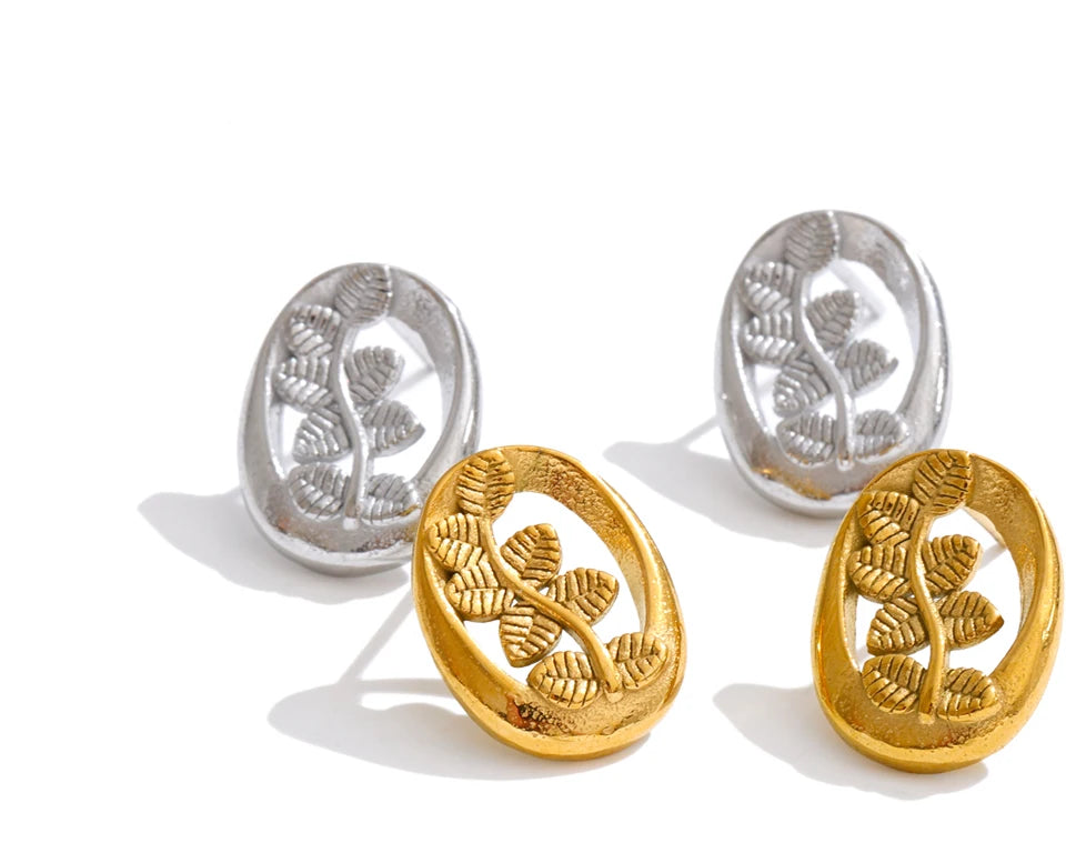 Geometric earrings in gold-plated stainless steel.