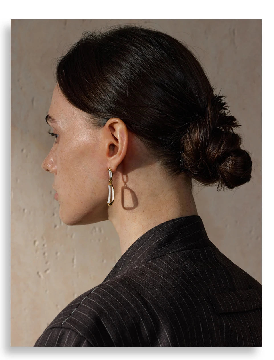 White enamel geometric earrings in gold-plated stainless steel with enamel.