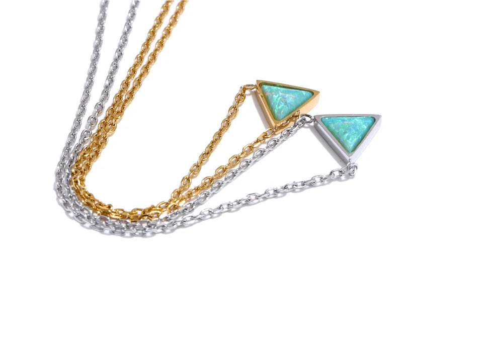 Natural stone geometric necklace in gold-plated stainless steel with natural stone.