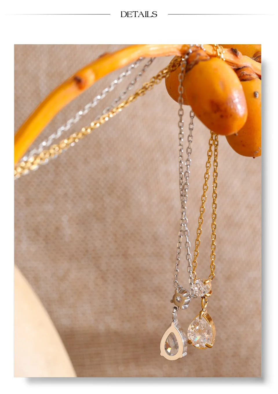 Cubic zirconia necklace in gold-plated stainless steel with cubic zirconia.