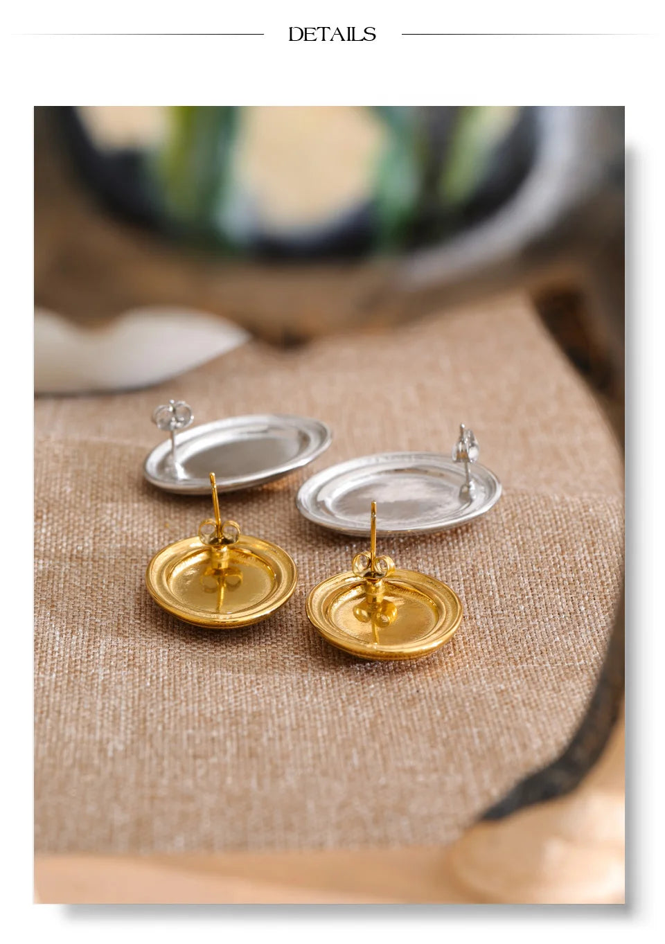 Geometric earrings in gold-plated stainless steel.
