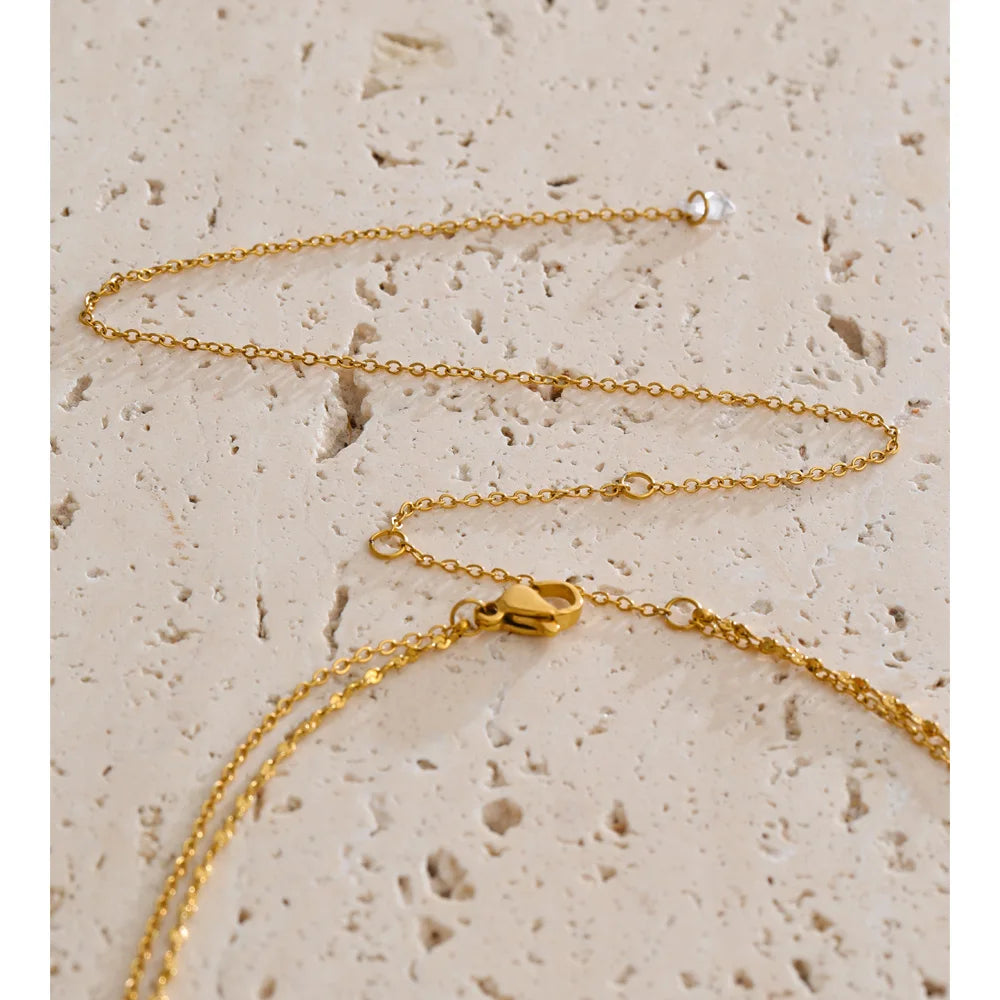 Cubic zirconia geometric chain necklace in gold-plated stainless steel with cubic zirconia.