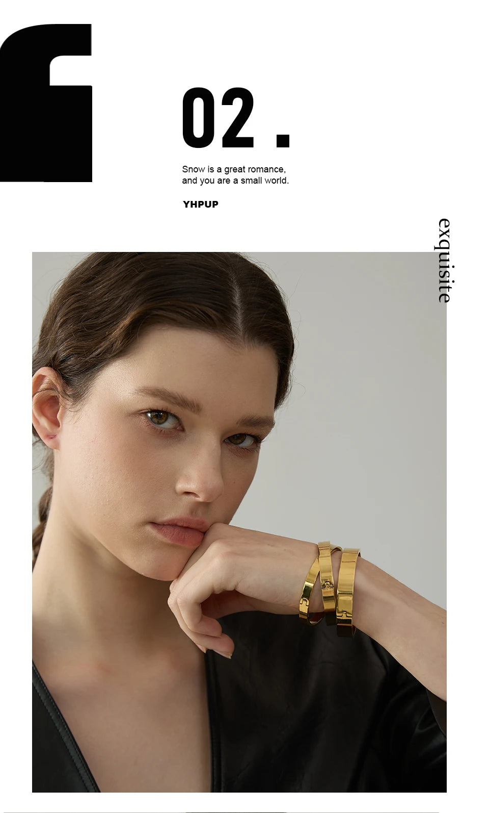 Geometric bracelet in gold-plated stainless steel.