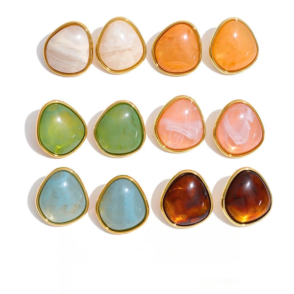 Earrings made of gold-plated stainless steel with resin and acrylic.