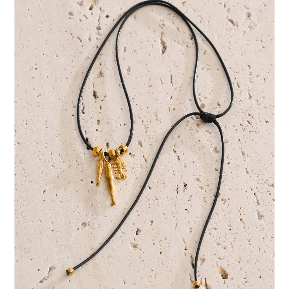 Geometric chain necklace in gold-plated stainless steel.