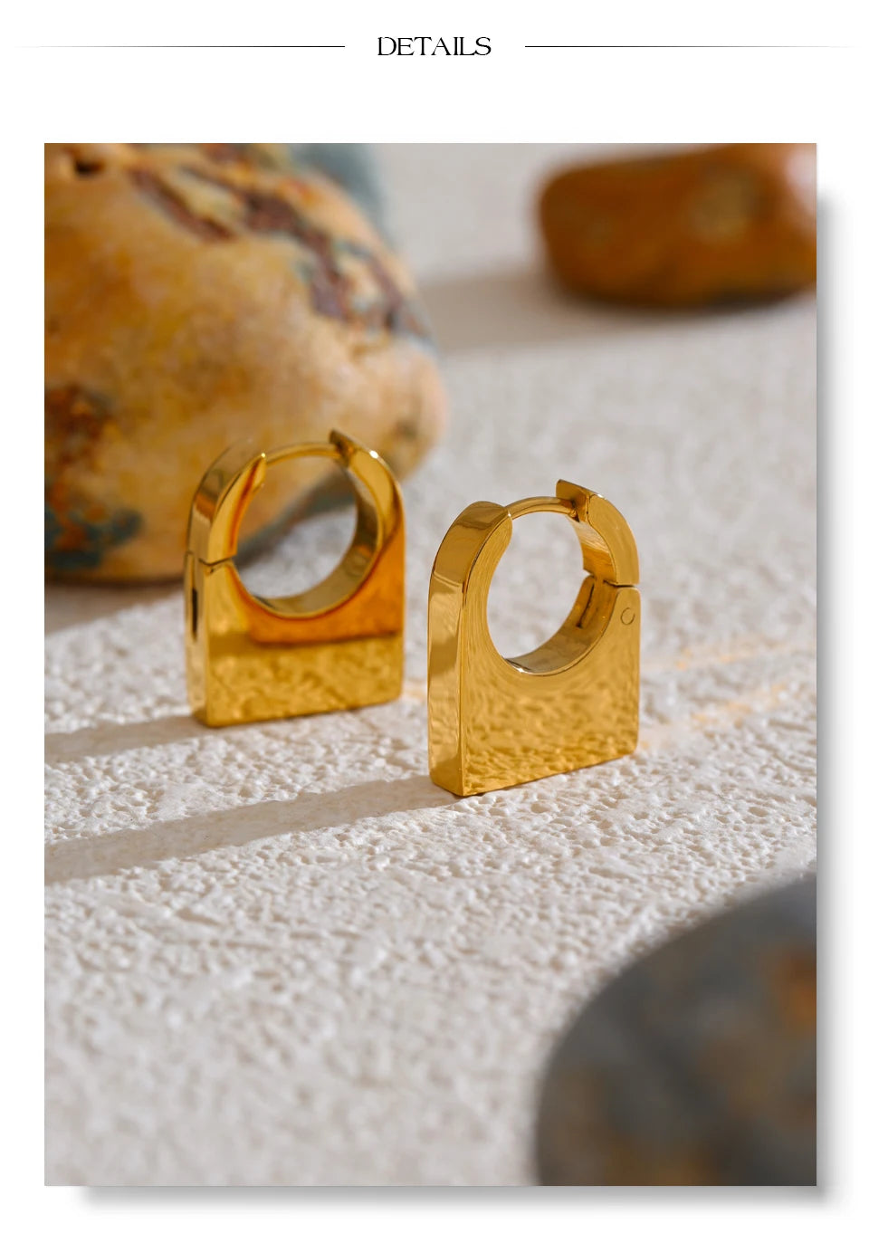 Geometric earrings in gold-plated stainless steel.