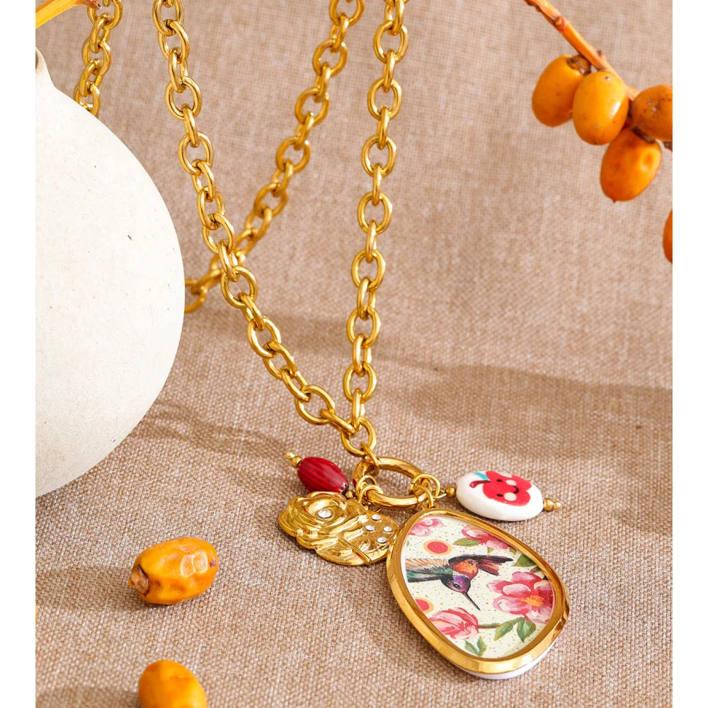 Cubic zirconia resin flower necklace in gold-plated stainless steel with cubic zirconia and resin.