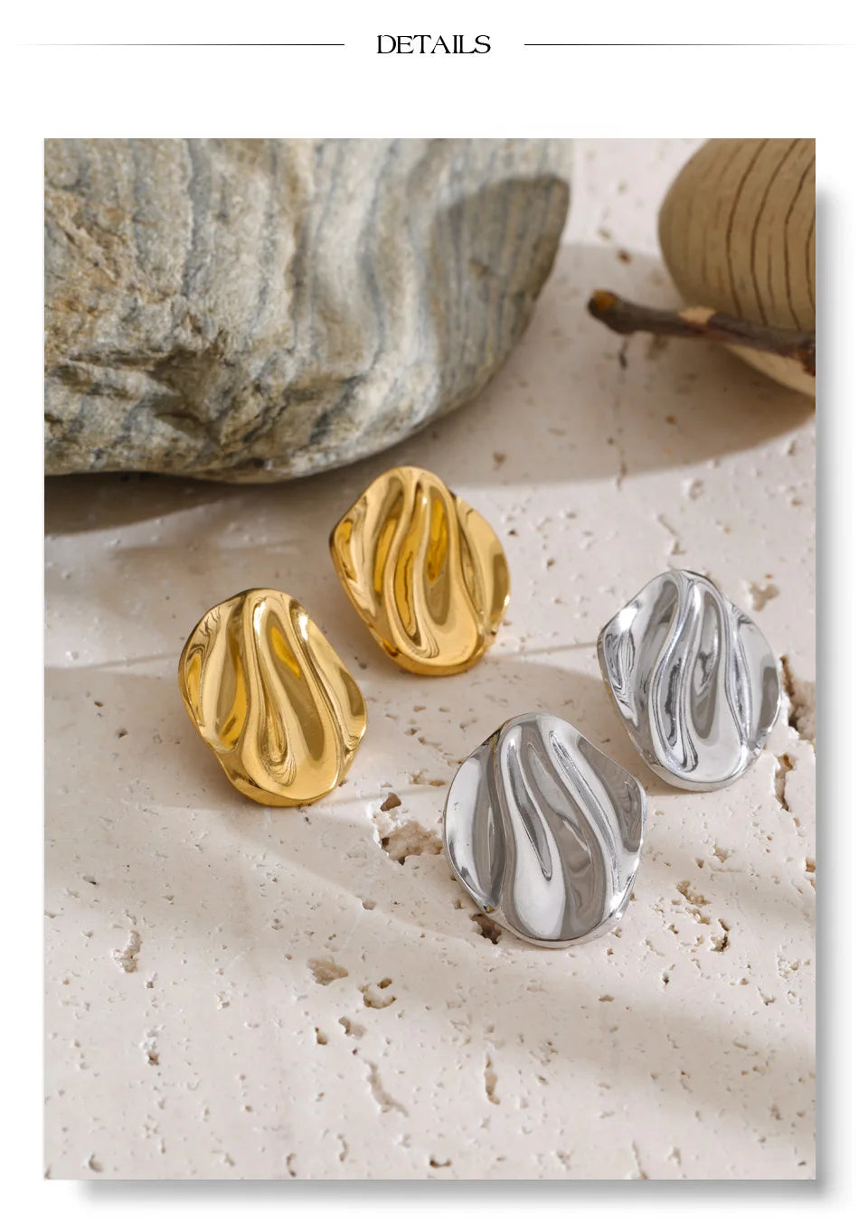 Geometric earrings in gold-plated stainless steel.
