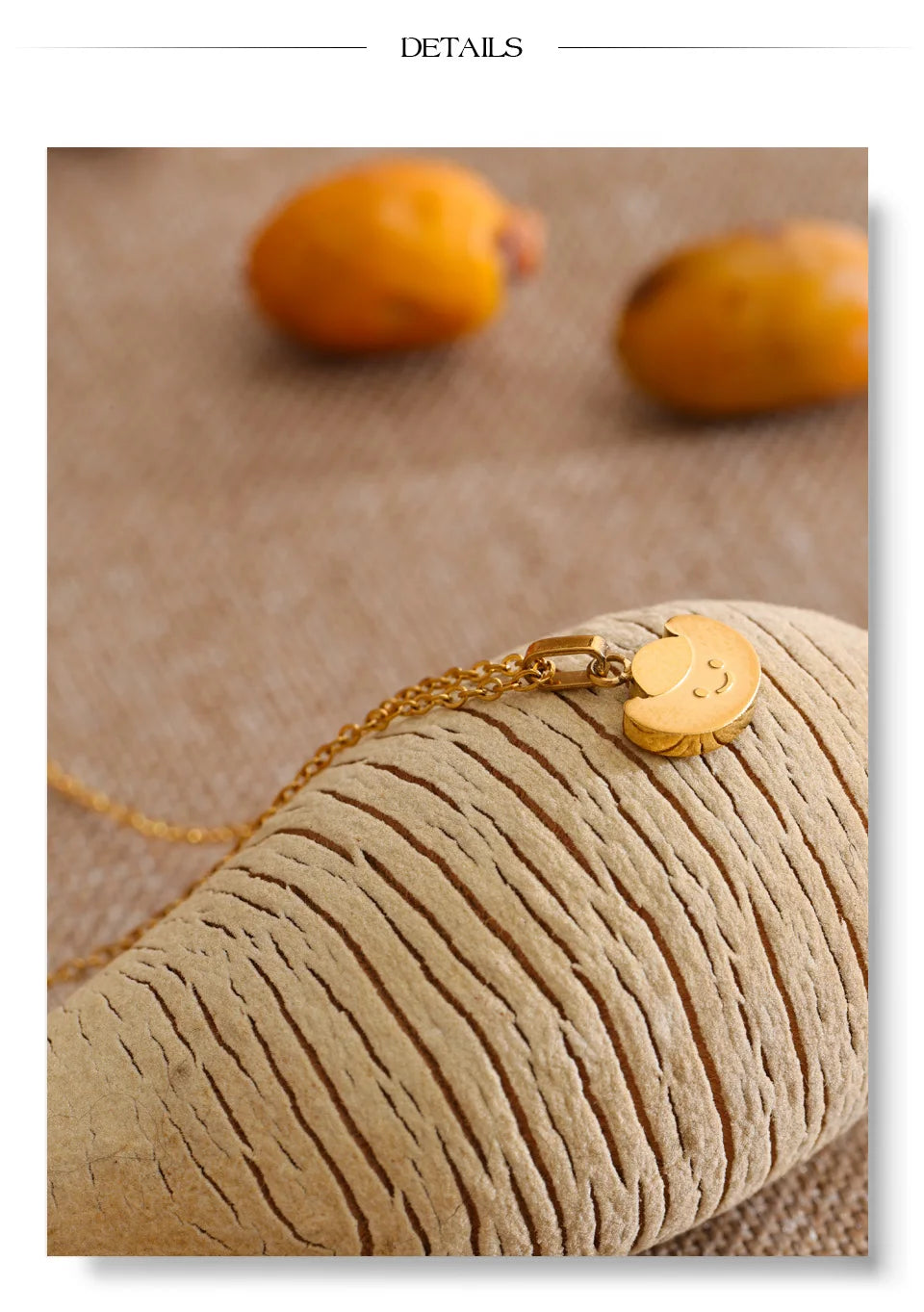 Geometric necklace in gold-plated stainless steel.