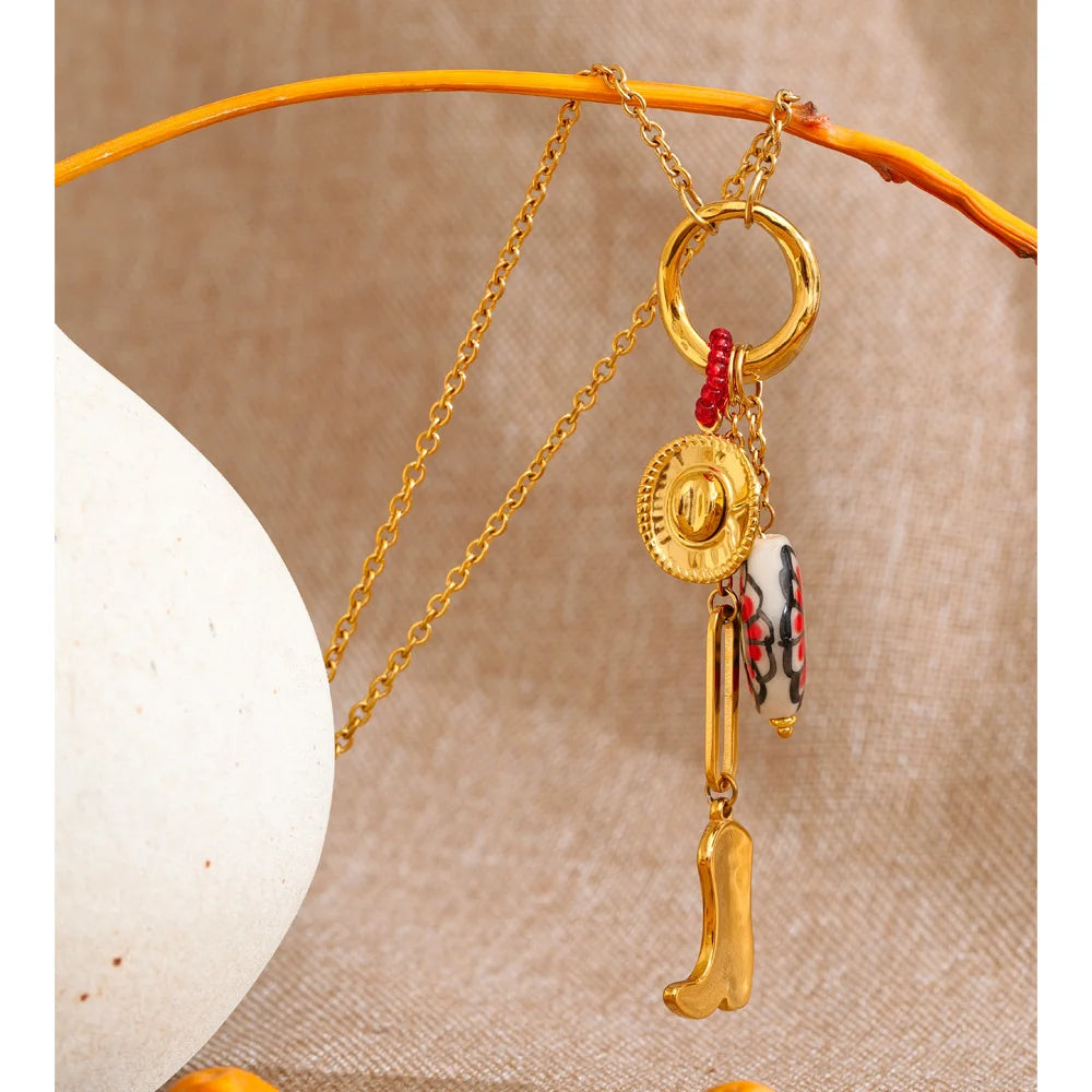 Flower geometric necklace in gold-plated stainless steel.