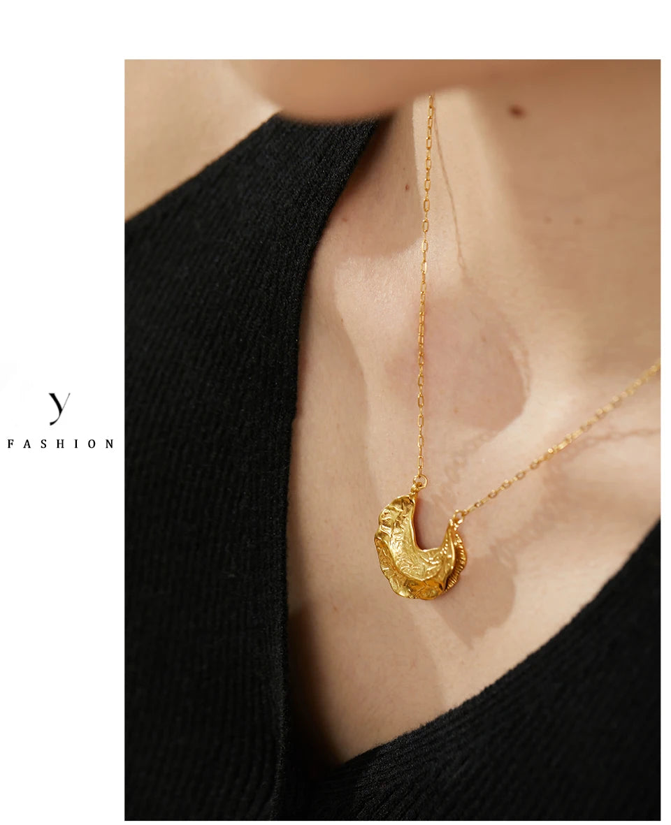 Geometric earrings in 18K gold-plated stainless steel.