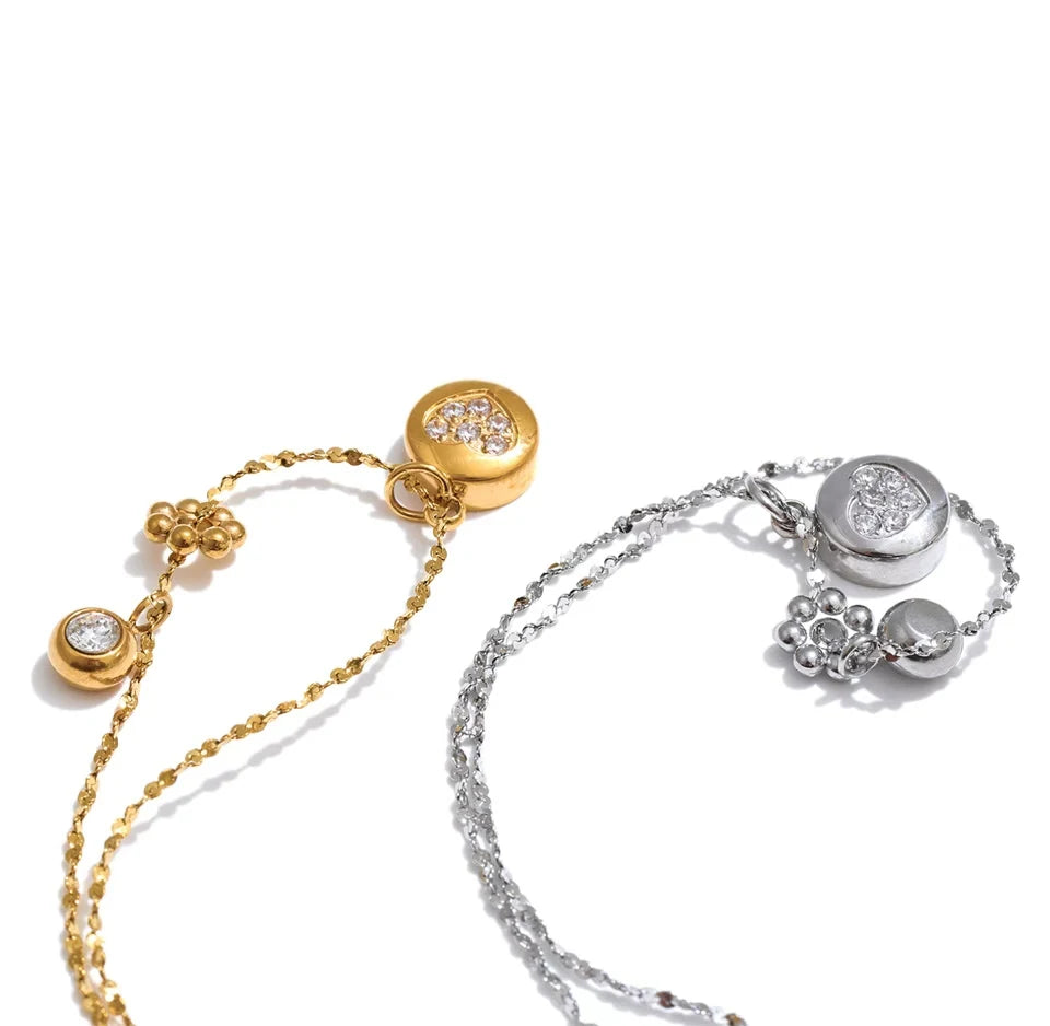 Cubic zirconia heart geometric necklace in gold-plated stainless steel with cubic zirconia.