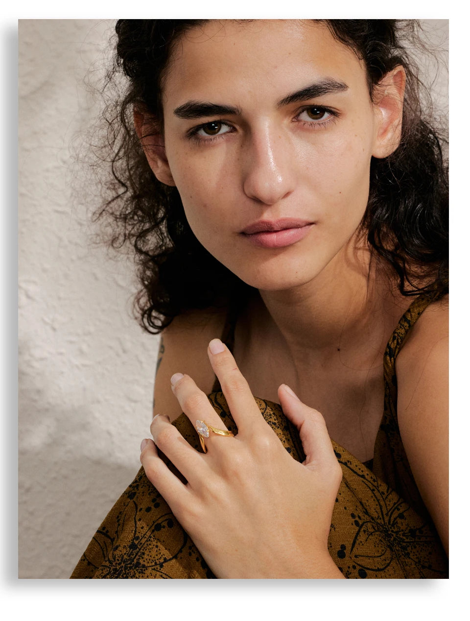 Cubic zirconia geometric ring in 18K gold-plated stainless steel with cubic zirconia.