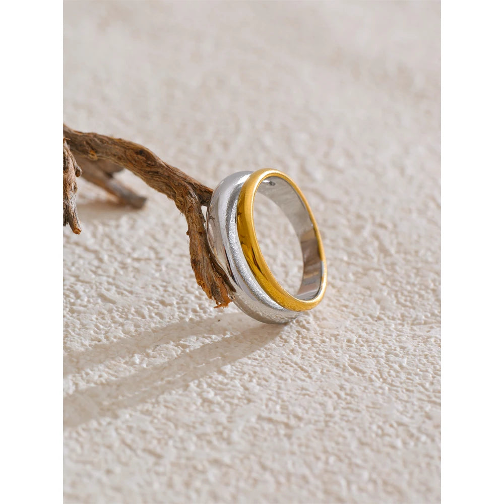 Geometric ring in 18K gold-plated stainless steel.